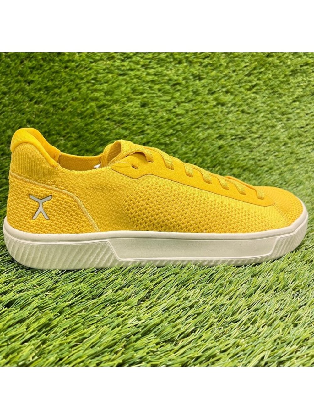 Flux Footwear Adapt Trainer Yellow Womens Size 9 Athletic Knit Shoes Sneakers